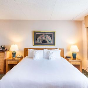 Ramada By Wyndham Thunder Bay Airlane Hotel